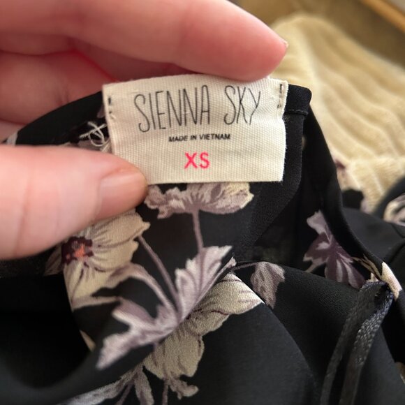 NWOT Sienna Sky Womens Black Floral Print Jumpsuit XS - Picture 4 of 11